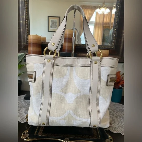Coach Legacy Signature Classic C Logo, Leather/Linen Tote, Ivory, Gold Hardware - Picture 8 of 17